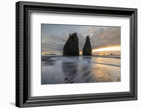 Sunset at Rialto Beach, La Push, Clallam county, Washington State-francesco vaninetti-Framed Photographic Print