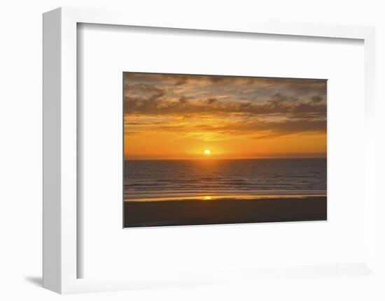 Sunset, Heceta Beach, Oregon Coast, Pacific Ocean, Oregon, USA.-Michel Hersen-Framed Photographic Print