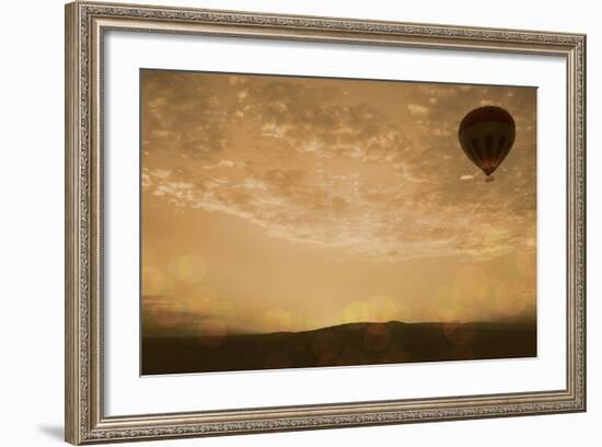 Sunset Mara Balloon-Susan Bryant-Framed Photo