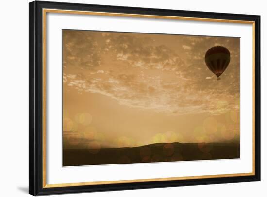 Sunset Mara Balloon-Susan Bryant-Framed Photo