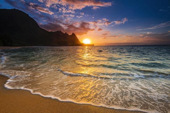 Sunset over the Na Pali Coast from Tunnels Beach, Haena State Park ...