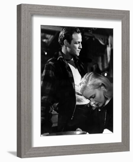 Sur les quais On The Waterfront d' EliaKazan with Eva Marie Saint and Marlon Brando, 1954 Oscar, 19-null-Framed Photo