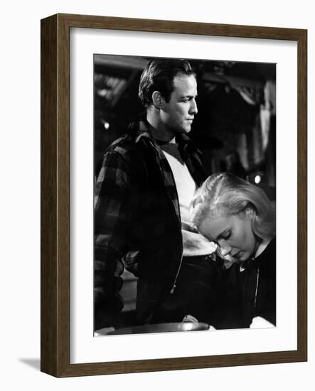 Sur les quais On The Waterfront d' EliaKazan with Eva Marie Saint and Marlon Brando, 1954 Oscar, 19-null-Framed Photo