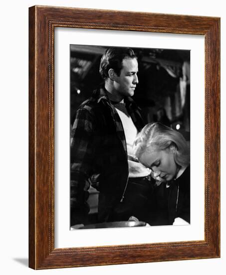 Sur les quais On The Waterfront d' EliaKazan with Eva Marie Saint and Marlon Brando, 1954 Oscar, 19-null-Framed Photo