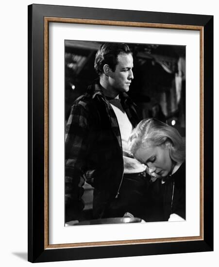 Sur les quais On The Waterfront d' EliaKazan with Eva Marie Saint and Marlon Brando, 1954 Oscar, 19-null-Framed Photo