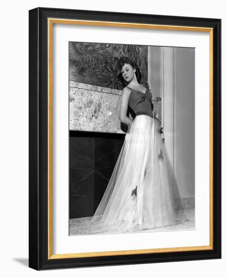 Susan Hayward (1918 - 1975) actrice americaine (b/w photo)-null-Framed Photo