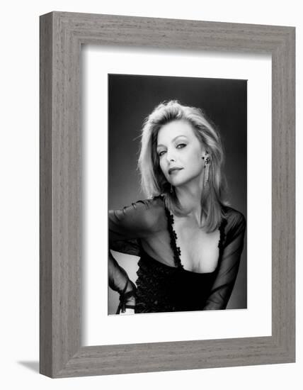 Susie and les Baker Boys THE FABULOUS BAKER BOYS by Steve Kloves with Michelle Pfeiffer, 1989 (b/w-null-Framed Photo