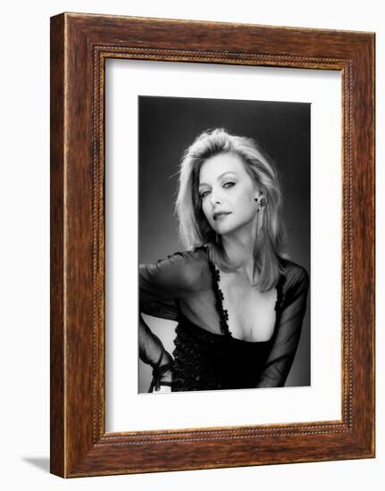 Susie and les Baker Boys THE FABULOUS BAKER BOYS by Steve Kloves with Michelle Pfeiffer, 1989 (b/w-null-Framed Photo