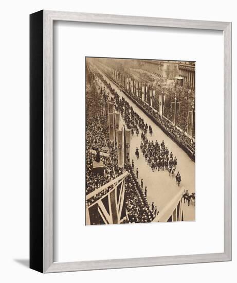'Swinging Down the Mall', May 12 1937-Unknown-Framed Photographic Print
