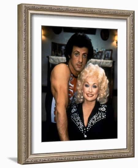 Sylvester Stallone and Dolly Parton RHINESTONE, 1984 directed by BOB CLARK (photo)-null-Framed Photo