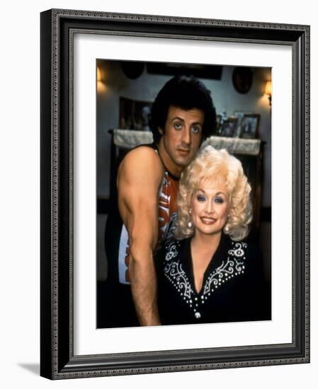 Sylvester Stallone and Dolly Parton RHINESTONE, 1984 directed by BOB CLARK (photo)-null-Framed Photo