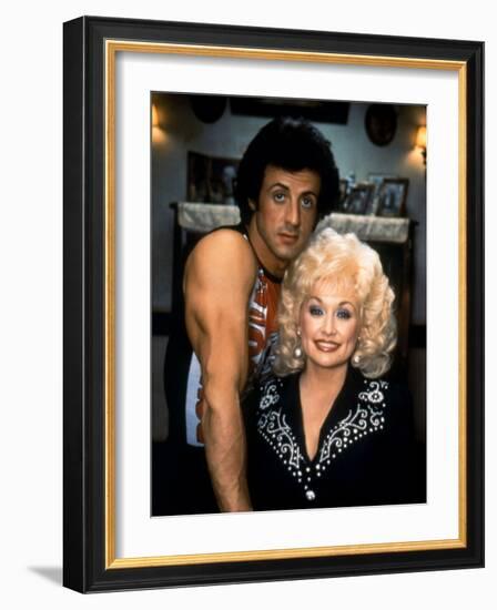 Sylvester Stallone and Dolly Parton RHINESTONE, 1984 directed by BOB CLARK (photo)-null-Framed Photo