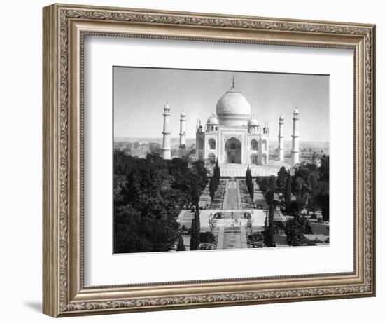 Taj Mahal in Agra, India Photograph - Agra, India-Lantern Press-Framed Premium Giclee Print
