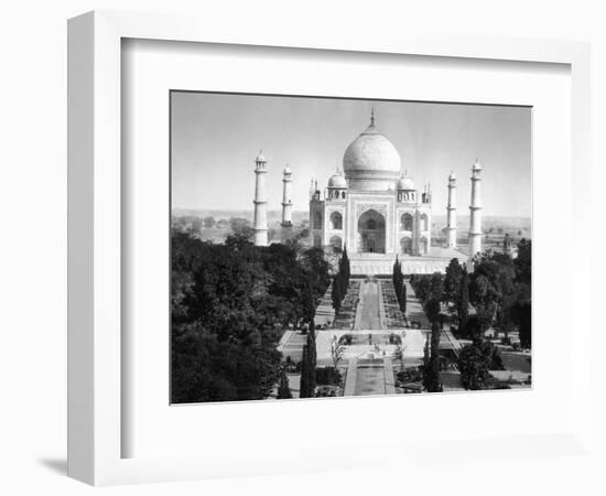 Taj Mahal in Agra, India Photograph - Agra, India-Lantern Press-Framed Premium Giclee Print