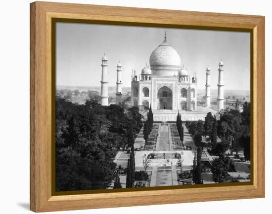 Taj Mahal in Agra, India Photograph - Agra, India-Lantern Press-Framed Stretched Canvas