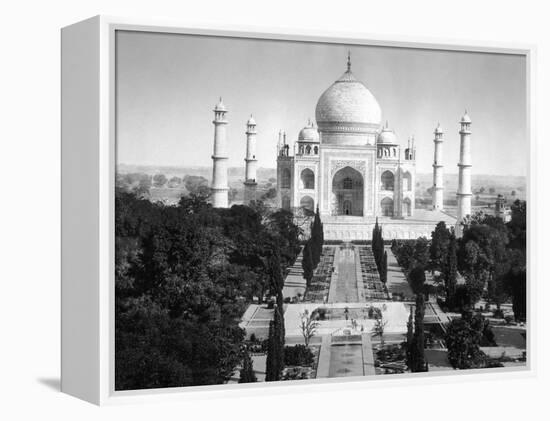 Taj Mahal in Agra, India Photograph - Agra, India-Lantern Press-Framed Stretched Canvas