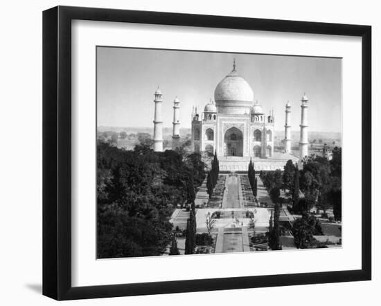 Taj Mahal in Agra, India Photograph - Agra, India-Lantern Press-Framed Art Print