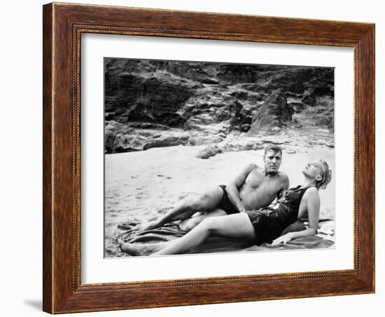 Tant qu'il y aura des hommes From Here to Eternity by FredZinnemann with Burt Lancaster and Deborah-null-Framed Photo