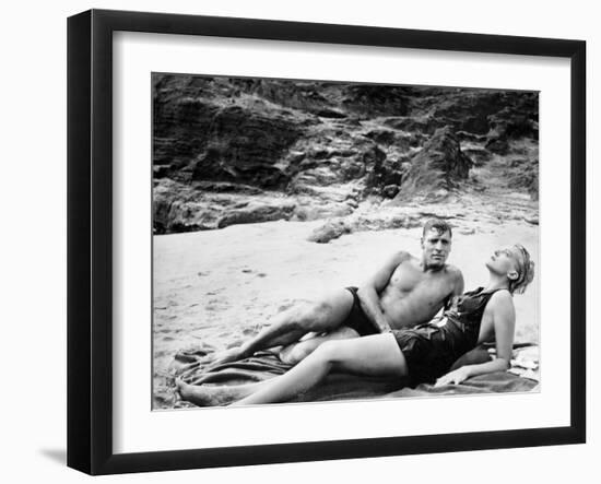 Tant qu'il y aura des hommes From Here to Eternity by FredZinnemann with Burt Lancaster and Deborah-null-Framed Photo