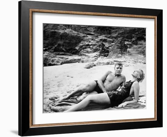 Tant qu'il y aura des hommes From Here to Eternity by FredZinnemann with Burt Lancaster and Deborah-null-Framed Photo