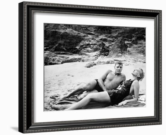 Tant qu'il y aura des hommes From Here to Eternity by FredZinnemann with Burt Lancaster and Deborah-null-Framed Photo