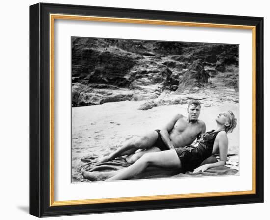 Tant qu'il y aura des hommes From Here to Eternity by FredZinnemann with Burt Lancaster and Deborah-null-Framed Photo