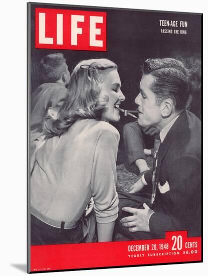 Teenagers Playing Party Game, Pass the Ring, December 20, 1948-Alfred Eisenstaedt-Mounted Photographic Print