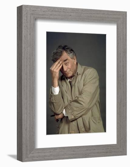 telefilm COLUMBO: STRANGE BEDFELLOWS, Peter Falk (inspecteur Columbo), 1995 COLUMBO TV, 1971-2003 (-null-Framed Photo