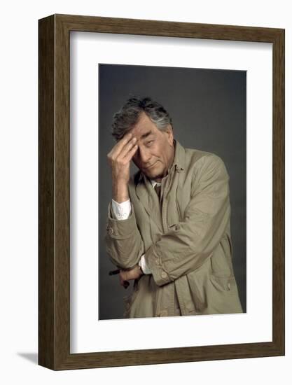 telefilm COLUMBO: STRANGE BEDFELLOWS, Peter Falk (inspecteur Columbo), 1995 COLUMBO TV, 1971-2003 (-null-Framed Photo