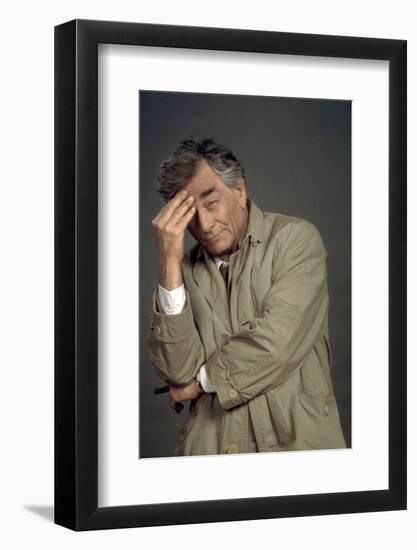 telefilm COLUMBO: STRANGE BEDFELLOWS, Peter Falk (inspecteur Columbo), 1995 COLUMBO TV, 1971-2003 (-null-Framed Photo