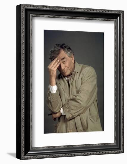 telefilm COLUMBO: STRANGE BEDFELLOWS, Peter Falk (inspecteur Columbo), 1995 COLUMBO TV, 1971-2003 (-null-Framed Photo