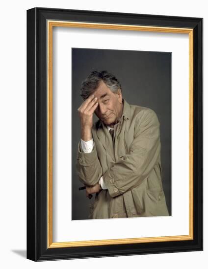 telefilm COLUMBO: STRANGE BEDFELLOWS, Peter Falk (inspecteur Columbo), 1995 COLUMBO TV, 1971-2003 (-null-Framed Photo