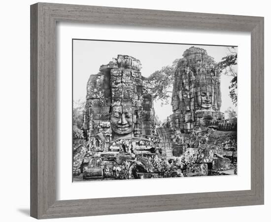 Temple du Bayon, terrasse supérieure (partie nord) : deux tours à visage-null-Framed Giclee Print