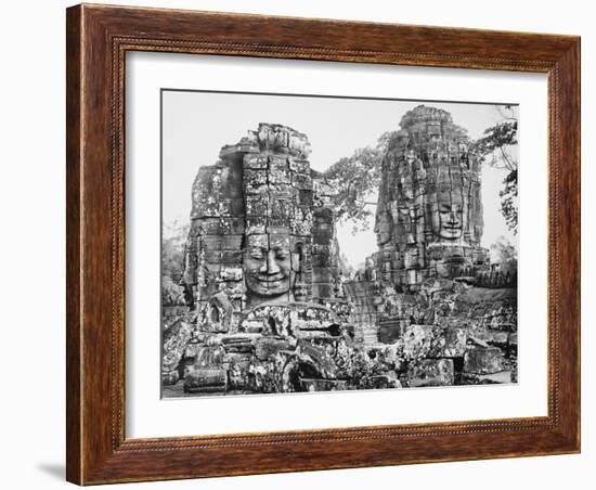 Temple du Bayon, terrasse supérieure (partie nord) : deux tours à visage-null-Framed Giclee Print