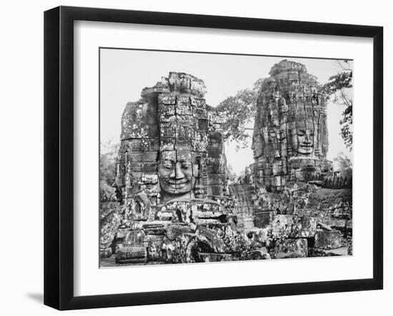 Temple du Bayon, terrasse supérieure (partie nord) : deux tours à visage-null-Framed Giclee Print