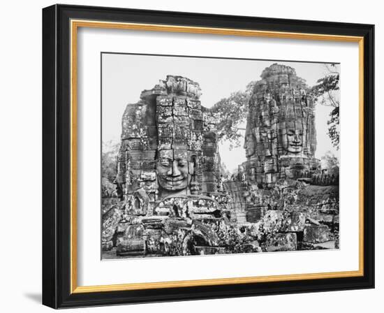 Temple du Bayon, terrasse supérieure (partie nord) : deux tours à visage-null-Framed Giclee Print