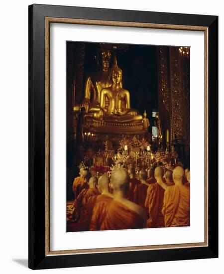 Temple of the Golden Buddha, Bangkok, Thailand, Asia-David Lomax-Framed Photographic Print