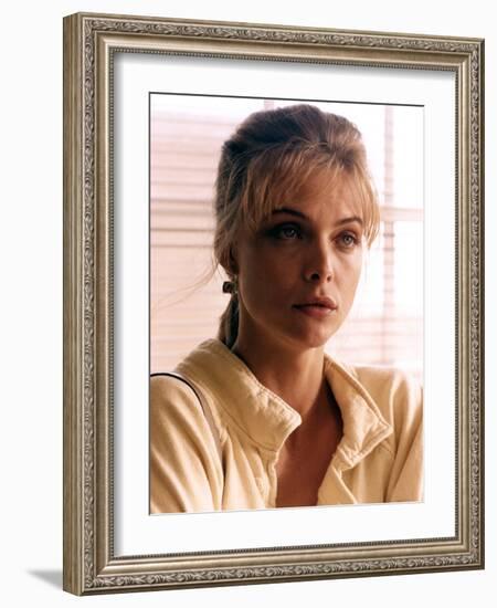 TEQUILA SUNRISE, 1988 directed by ROBERT TOWNE Michelle Pfeiffer (photo)-null-Framed Photo