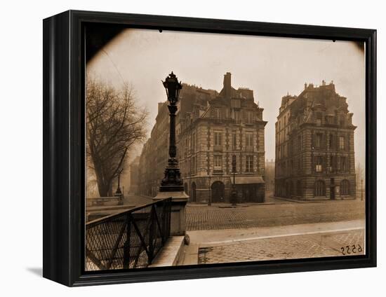 Terre Plein du Pont Neuf, Matine?e d'Hiver 1925-Eugène Atget-Framed Premier Image Canvas