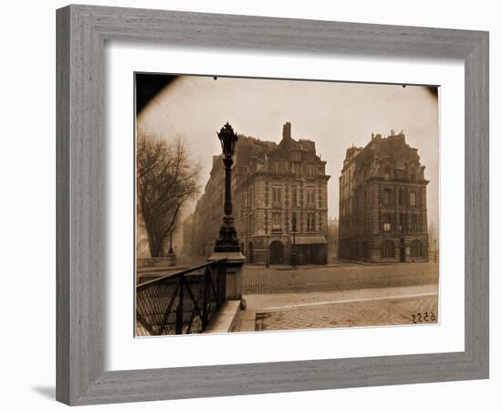 Terre Plein du Pont Neuf, Matine?e d'Hiver 1925-Eugène Atget-Framed Photographic Print