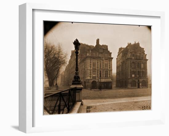 Terre Plein du Pont Neuf, Matine?e d'Hiver 1925-Eugène Atget-Framed Photographic Print