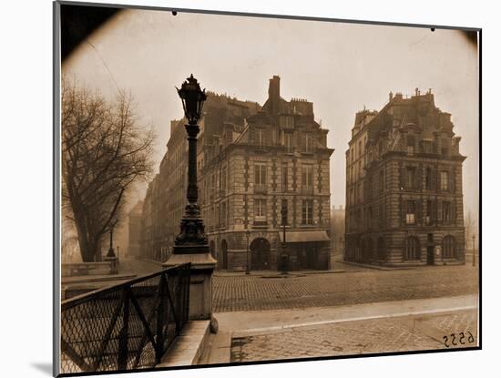 Terre Plein du Pont Neuf, Matine?e d'Hiver 1925-Eugène Atget-Mounted Photographic Print