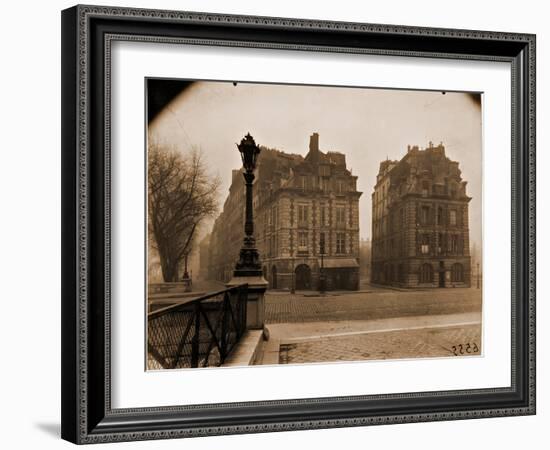 Terre Plein du Pont Neuf, Matine?e d'Hiver 1925-Eugène Atget-Framed Photographic Print