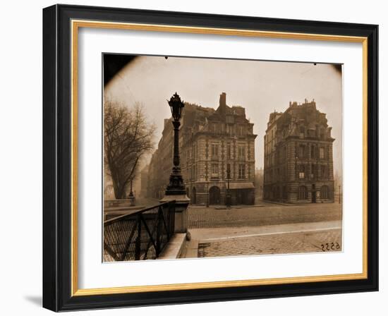 Terre Plein du Pont Neuf, Matine?e d'Hiver 1925-Eugène Atget-Framed Photographic Print