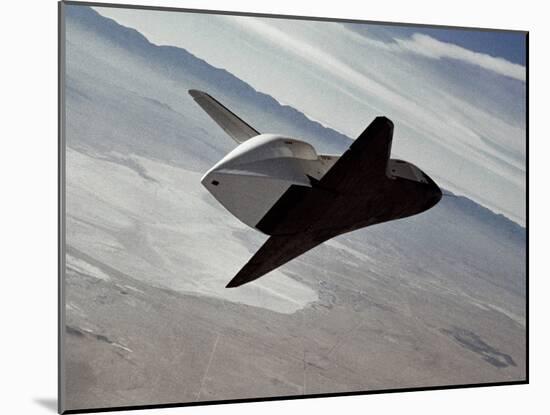 Test of Space Shuttle Prototype Enterprise in Free Flight Glide and Landing on Rogers Dry Lake Bed-null-Mounted Photo