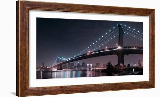 The 2 Lovers under Manhattan Bridge-Fabien Bravin-Framed Photographic Print