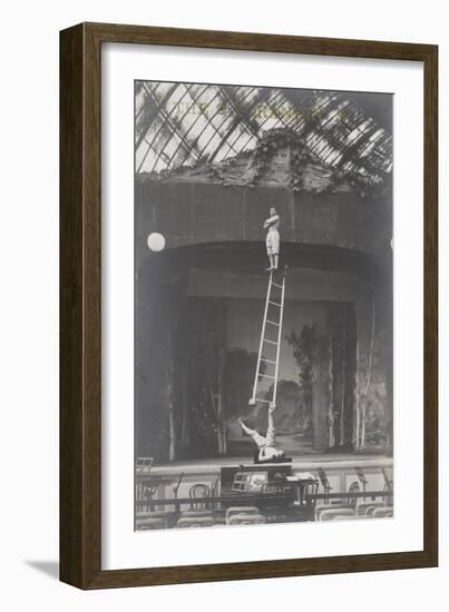 The 2 Morandini's (Equilibristes sur perche et échelle)-null-Framed Giclee Print