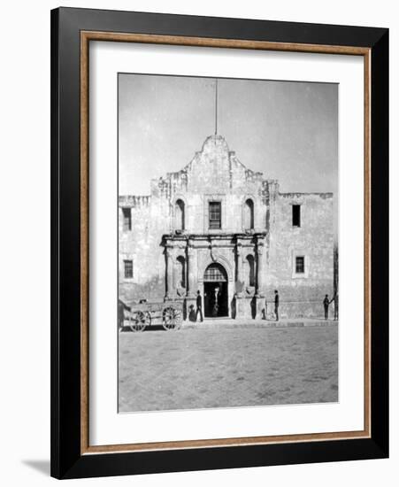 The Alamo in San Antonio, TX Photograph No.1 - San Antonio, TX-Lantern Press-Framed Art Print