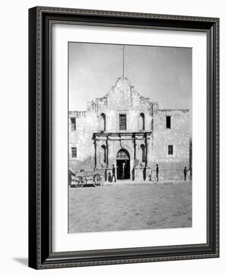 The Alamo in San Antonio, TX Photograph No.1 - San Antonio, TX-Lantern Press-Framed Art Print