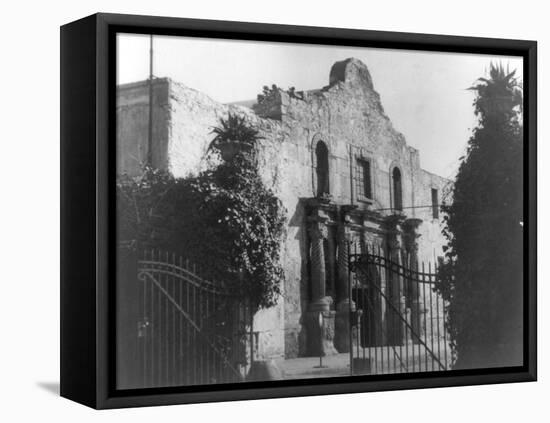 The Alamo in San Antonio, TX Photograph No.2 - San Antonio, TX-Lantern Press-Framed Stretched Canvas